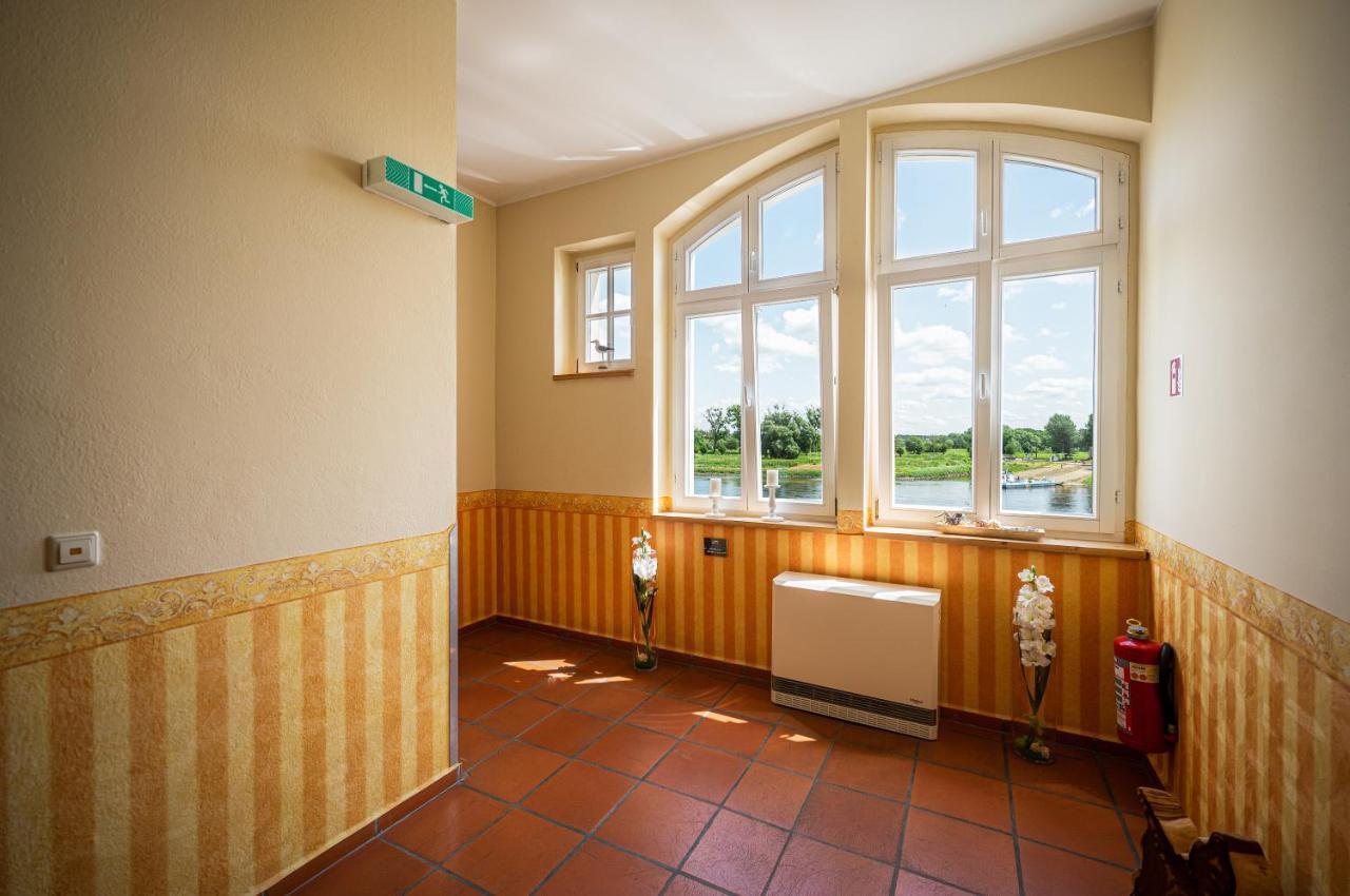 Отель Elbterrasse Woerlitz Ораниенбаум-Вёрлиц Экстерьер фото