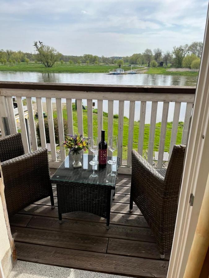 Отель Elbterrasse Woerlitz Ораниенбаум-Вёрлиц Экстерьер фото