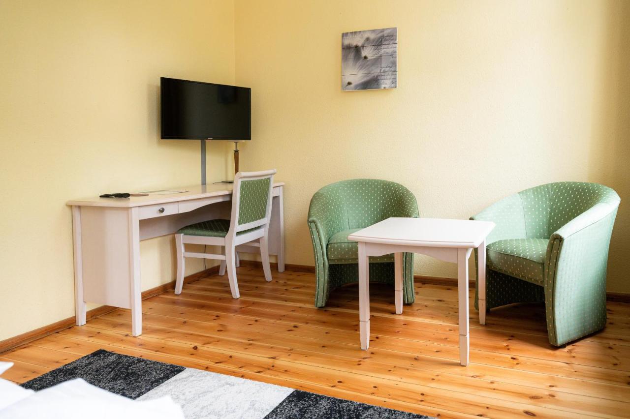 Отель Elbterrasse Woerlitz Ораниенбаум-Вёрлиц Экстерьер фото