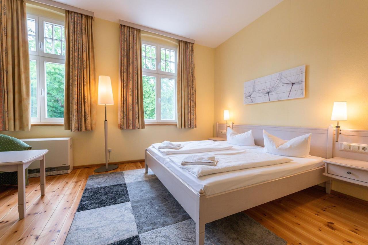 Отель Elbterrasse Woerlitz Ораниенбаум-Вёрлиц Экстерьер фото